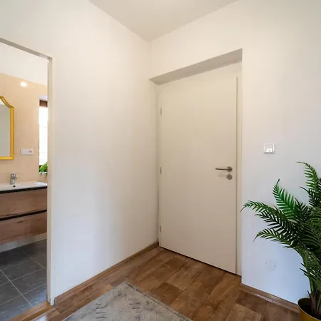 Daire Rodinny Apartman Hrabenov